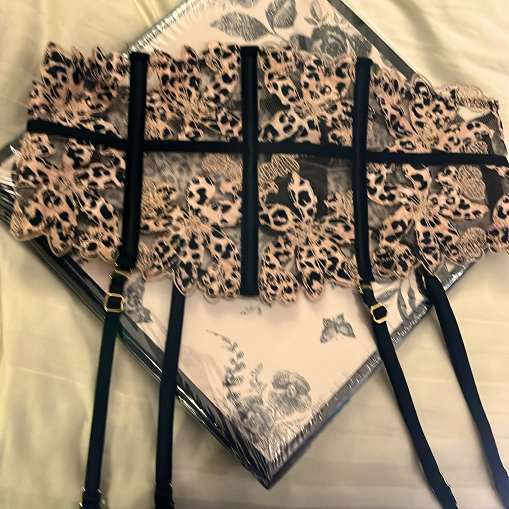 Victoria Secret XS garter belt